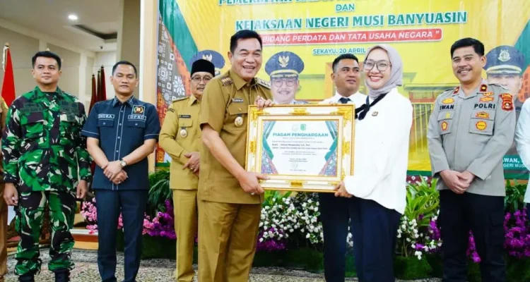 Penandatanganan kerja sama hukum Pemkab Muba dan Kejari di Griya Bumi Serasan Sekate