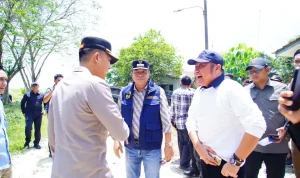Dalam kunjungan kerja Gubernur Sumatera Selatan, H. Herman Deru, Jumat (3/4/2026), Bupati Muba H. M. Toha Tohet, S.H., melontarkan gagasan berani untuk melepaskan lahan terdampak dari Hak Guna Usaha (HGU) PT Hindoli. Dalam kunjungan kerja Gubernur Sumatera Selatan, H. Herman Deru, Jumat (3/4/2026), Bupati Muba H. M. Toha Tohet, S.H., melontarkan gagasan berani untuk melepaskan lahan terdampak dari Hak Guna Usaha (HGU) PT Hindoli.