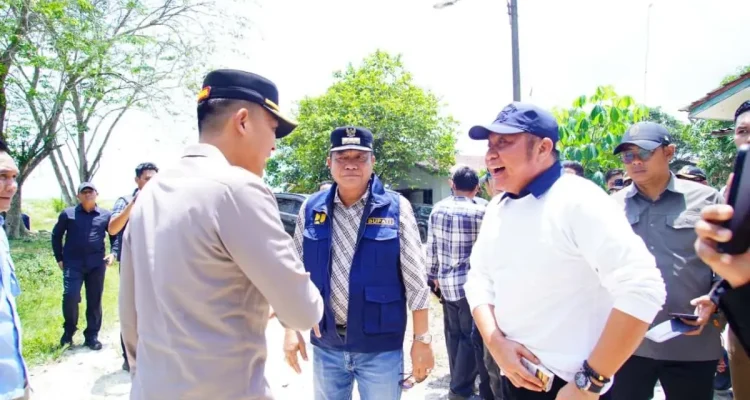 Dalam kunjungan kerja Gubernur Sumatera Selatan, H. Herman Deru, Jumat (3/4/2026), Bupati Muba H. M. Toha Tohet, S.H., melontarkan gagasan berani untuk melepaskan lahan terdampak dari Hak Guna Usaha (HGU) PT Hindoli.