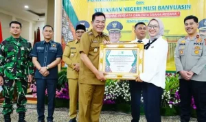Pemerintah Kabupaten (Pemkab) Musi Banyuasin (Muba) resmi menjalin kerja sama strategis dengan Kejaksaan Negeri (Kejari) Muba. Kemitraan ini berfokus pada penguatan perlindungan dan pendampingan hukum di bidang perdata serta tata usaha negara. (MUSINEWS.ID/TRI) Pemerintah Kabupaten (Pemkab) Musi Banyuasin (Muba) resmi menjalin kerja sama strategis dengan Kejaksaan Negeri (Kejari) Muba. Kemitraan ini berfokus pada penguatan perlindungan dan pendampingan hukum di bidang perdata serta tata usaha negara. (MUSINEWS.ID/TRI)