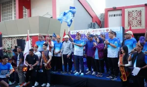 Pelari tampil unik dengan wastra budaya dalam Sumsel Budaya Run 2026 di Palembang