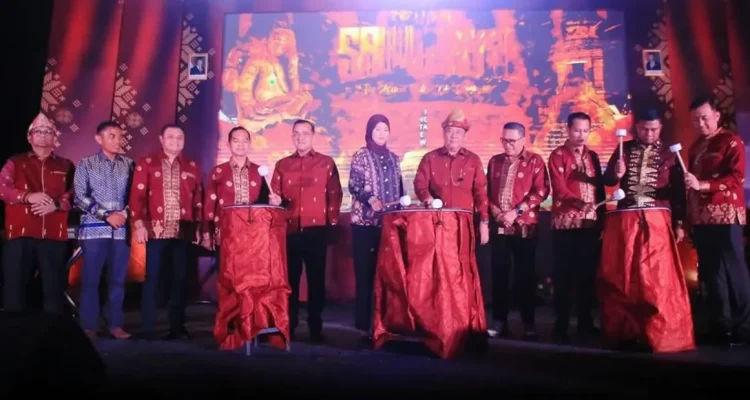 Wakil Gubernur Sumsel Cik Ujang membuka Festival Sriwijaya 2026 di Palembang