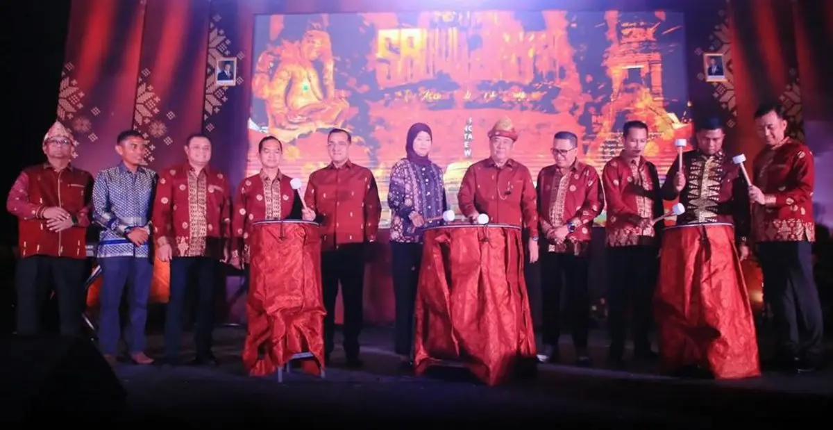 Wakil Gubernur Sumsel Cik Ujang membuka Festival Sriwijaya 2026 di Palembang