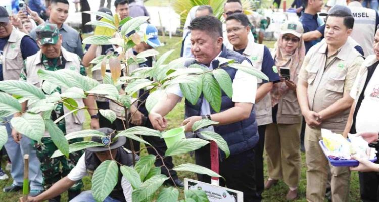 Gubernur Sumsel, H Herman Deru saat menghadiri Festival Kehutanan.