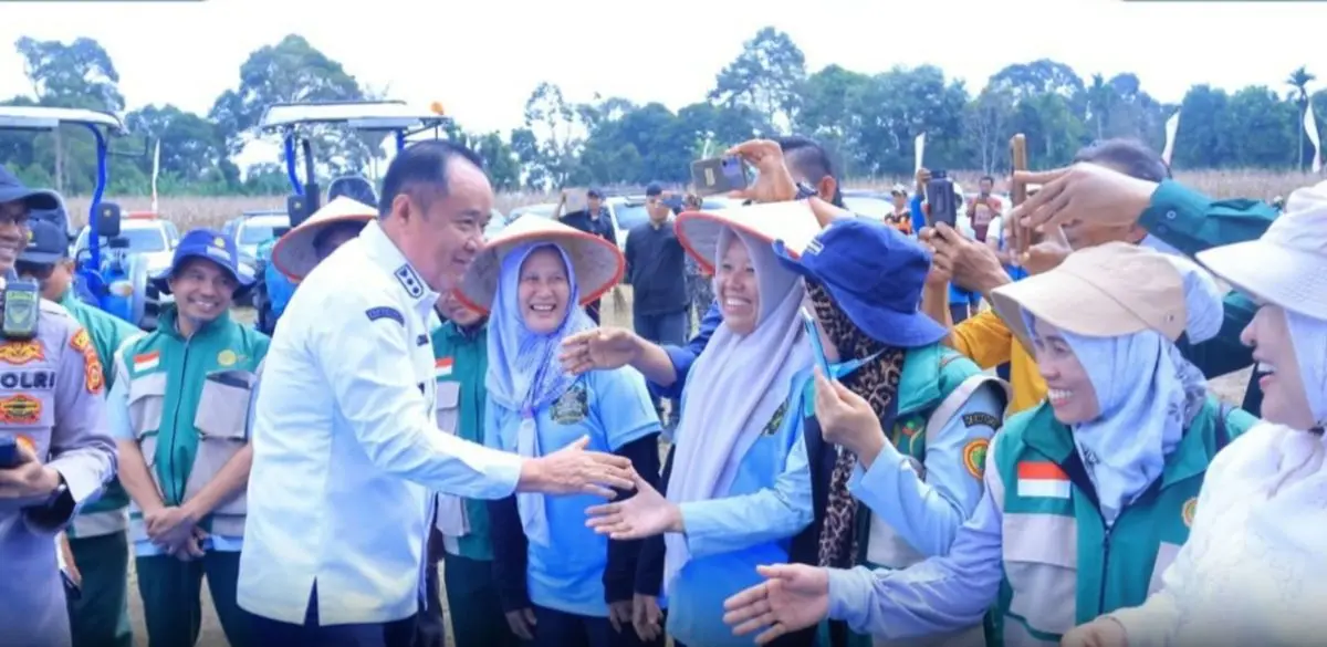 Wakil Gubernur Sumsel Cik Ujang menghadiri Panen Raya Jagung Sumsel 2026 di OKU Selatan