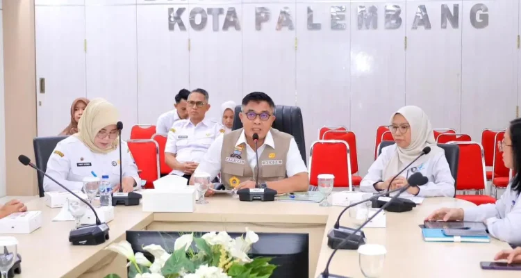 Sekretaris Daerah (Sekda) Kota Palembang, Aprizal Hasyim, memimpin rapat koordinasi persiapan Hari Ulang Tahun (HUT) Kota Palembang ke-1343, yang akan diperingati pada 17 Juni 2026 mendatang. (MUSINEWS.ID/TRI RICKI)
