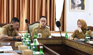 Wali Kota Palembang, Ratu Dewa, saat rapat Pembahasan DED Penataan Wajah Kota di Rumah Dinas Walikota, Senin, 25 Mei 2026. (MUSINEWS.ID/TRY)