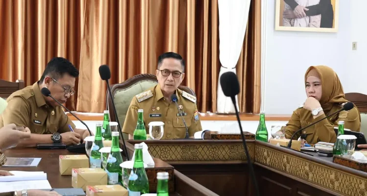 Wali Kota Palembang, Ratu Dewa, saat rapat Pembahasan DED Penataan Wajah Kota di Rumah Dinas Walikota, Senin, 25 Mei 2026. (MUSINEWS.ID/TRY)