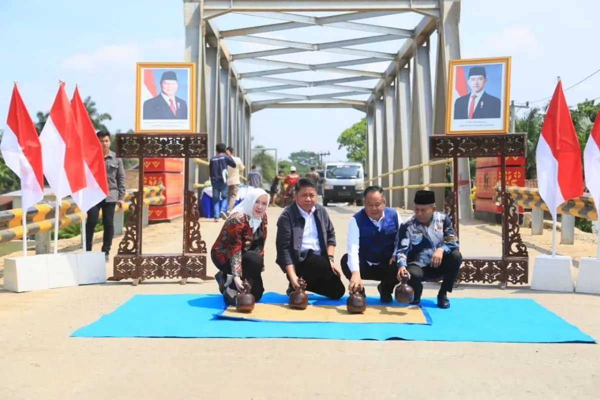 Herman Deru meresmikan 17 jembatan di Sumsel di Jembatan Air Temelat Musi Rawas