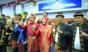 Foto bersama usai Rapat Paripurna DPRD Lahat yang dihadiri Gubernur H. Herman Deru didampingi Ketua TP PKK Prov Sumsel Hj. Feby HD. Foto bersama usai Rapat Paripurna DPRD Lahat yang dihadiri Gubernur H. Herman Deru didampingi Ketua TP PKK Prov Sumsel Hj. Feby HD.