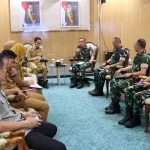 Wali Kota Palembang, Ratu Dewa, saat menerima audiensi jajaran Kodam II/Sriwijaya yang diwakili Asrendam II/Sriwijaya di Kantor Wali Kota Palembang, Senin, 4 Mei 2026. (MUSINEWS.iD/TRY)