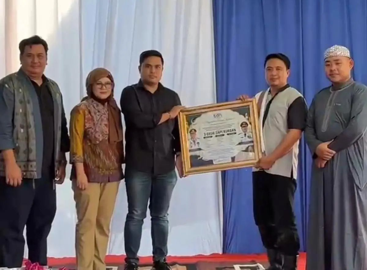 PT Tirta Sriwijaya Maju (Perseroda) melaksanakan aksi kemanusiaan melalui Program Tanggung Jawab Sosial dan Lingkungan (TJSL) dengan menyembelih tiga ekor sapi kurban untuk dibagikan kepada masyarakat yang membutuhkan, serta anak-anak di panti asuhan. (MUSINEWS.ID/TRY)