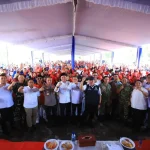 Gubernur Herman Deru berbincang langsung dengan buruh saat peringatan May Day di DPRD Sumsel. (MUSINEWS.ID/TRI)