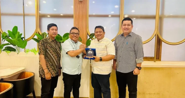 Disnakertrans Muba bertemu Medco Energi membahas pengutamaan tenaga kerja lokal di sektor migas.