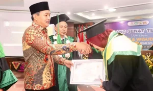 wisuda-stei-sekayu-palembang-2026 Wisuda STEI Sekayu Palembang yang mengukuhkan 19 sarjana ekonomi syariah di Auditorium Pemkab Muba.
