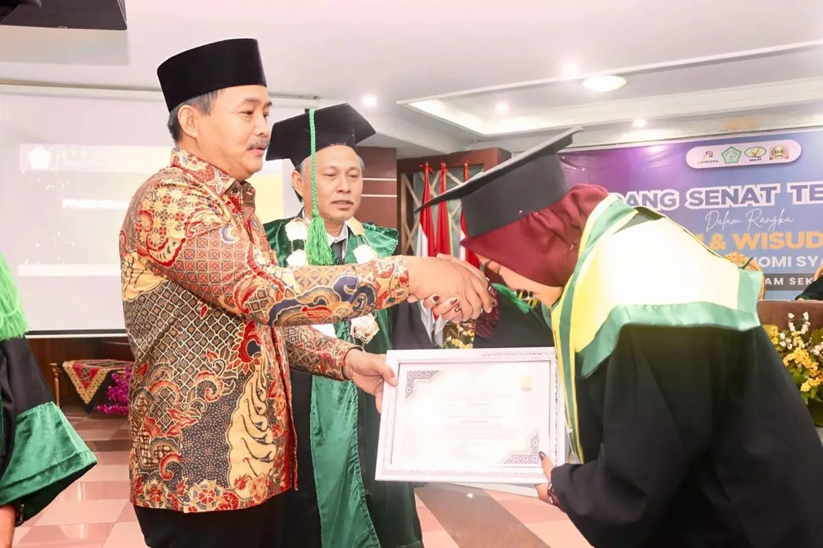 Wisuda STEI Sekayu Palembang yang mengukuhkan 19 sarjana ekonomi syariah di Auditorium Pemkab Muba.