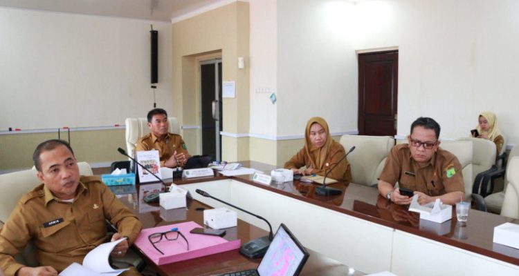 Pemerintah Kabupaten Muba saat mengikuti Rapat Koordinasi tindak lanjut SK MenLHK RI Nomor 6 Tahun 2024 secara virtual di Ruang Rapat Randik.