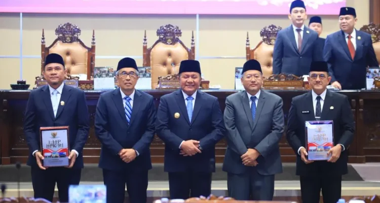 Penyerahan opini WTP Sumsel ke-12 berturut-turut dalam rapat paripurna DPRD Sumsel