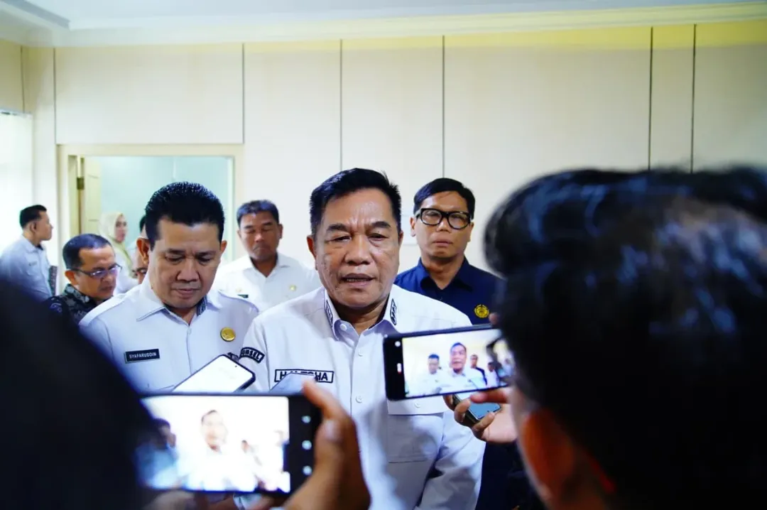 Pemkab Musi Banyuasin bergerak cepat menyinkronkan kebijakan daerah dengan regulasi sektor energi nasional. Langkah ini diwujudkan melalui penyelenggaraan rapat finalisasi ikrar bersama untuk mengimplementasikan Permen ESDM Nomor 14 Tahun 2025, secara terukur dan terintegrasi. (MUSINEWS.ID/TRI)