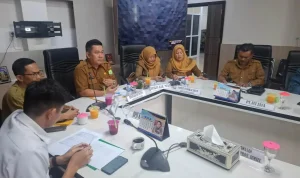 tenaga-kerja-lokal-muba-disnakertrans Kepala Disnakertrans Muba menyampaikan penguatan kebijakan tenaga kerja lokal Muba dalam rapat evaluasi ketenagakerjaan