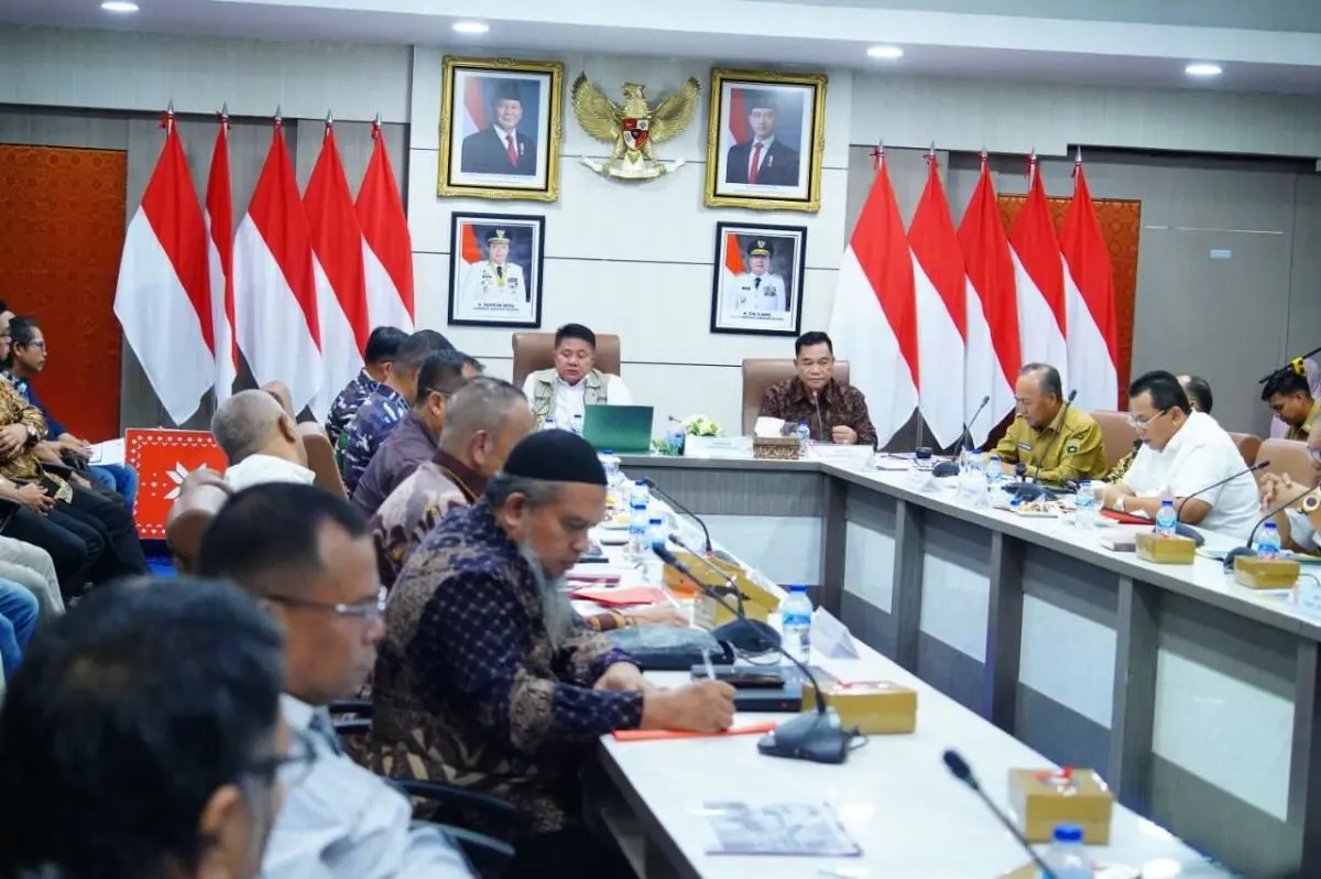 Rapat pembangunan Jembatan P6 Lalan yang dipimpin Gubernur Sumsel Herman Deru dan Bupati Muba HM Toha Tohet.