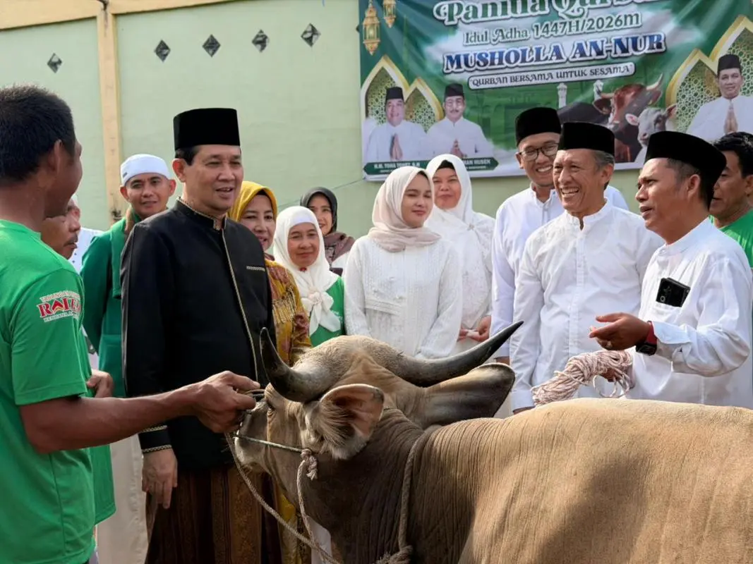 Sekda Muba Syafaruddin melaksanakan Sholat Idul Adha 2026 bersama masyarakat Desa Lumpatan II Kecamatan Sekayu.