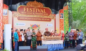Pemerintah Provinsi (Pemprov) Sumatra Selatan (Sumsel) melalui Dinas Kebudayaan dan Pariwisata yang bekerja sama dengan Dekranasda Sumsel, resmi membuka Festival Seni Adat dan Tradisi tahun 2026 serta Pameran Anjungan Sumsel, pada hari Rabu, tanggal 24 Juni 2026. (MUSINEWS.ID/TRI)