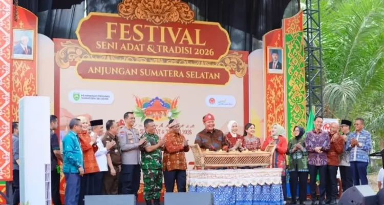 Pemerintah Provinsi (Pemprov) Sumatra Selatan (Sumsel) melalui Dinas Kebudayaan dan Pariwisata yang bekerja sama dengan Dekranasda Sumsel, resmi membuka Festival Seni Adat dan Tradisi tahun 2026 serta Pameran Anjungan Sumsel, pada hari Rabu, tanggal 24 Juni 2026. (MUSINEWS.ID/TRI)