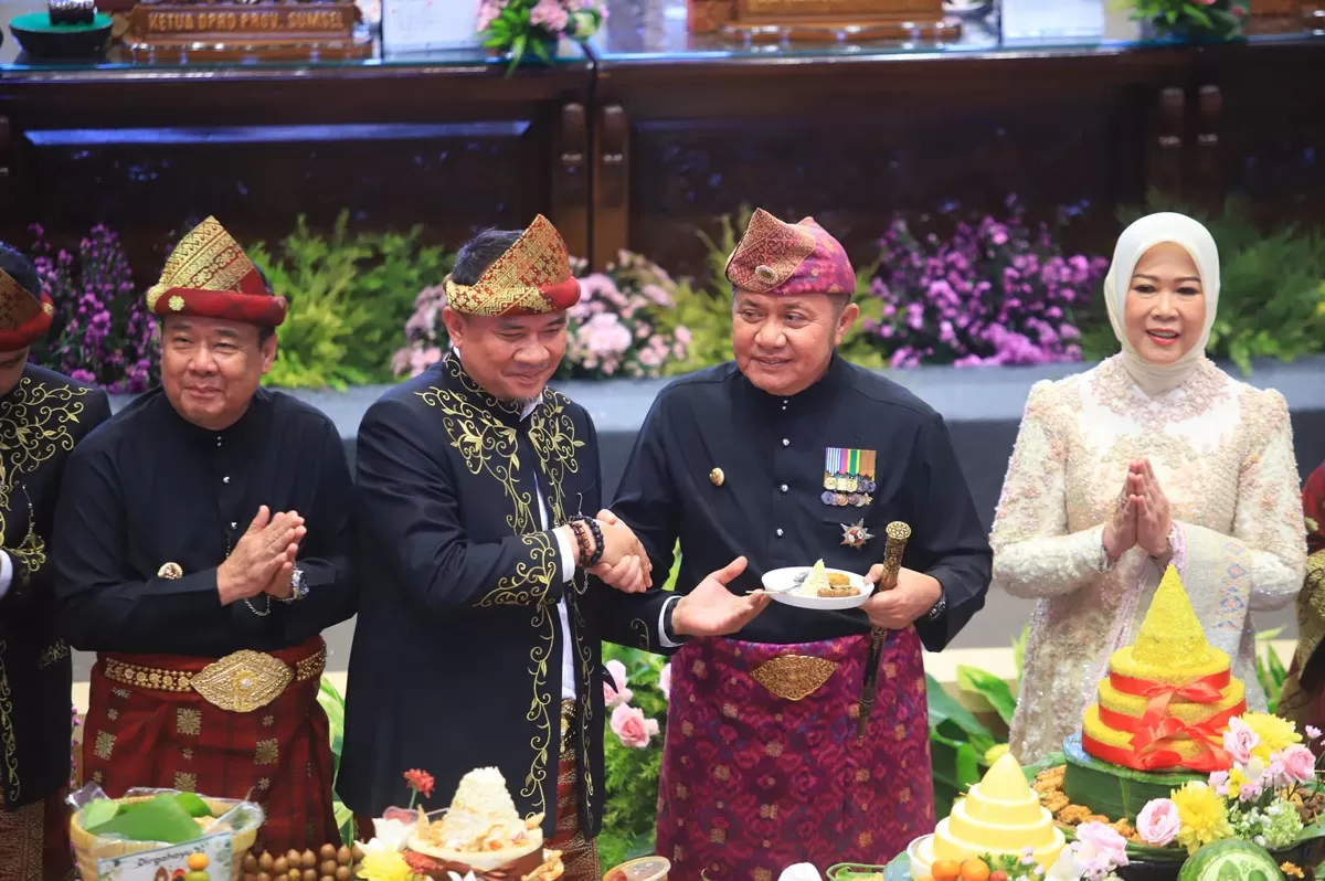 Rapat Paripurna Istimewa Hari Jadi ke-80 Sumsel di DPRD Sumsel yang dihadiri Gubernur Herman Deru dan jajaran pejabat daerah.