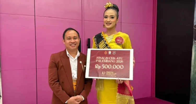 Irma Rismawati bersama Ferry Kurniawan, Manajer Marketing dan BMedia Universitas Bina Darma. (foto : binadarma.ac.id)