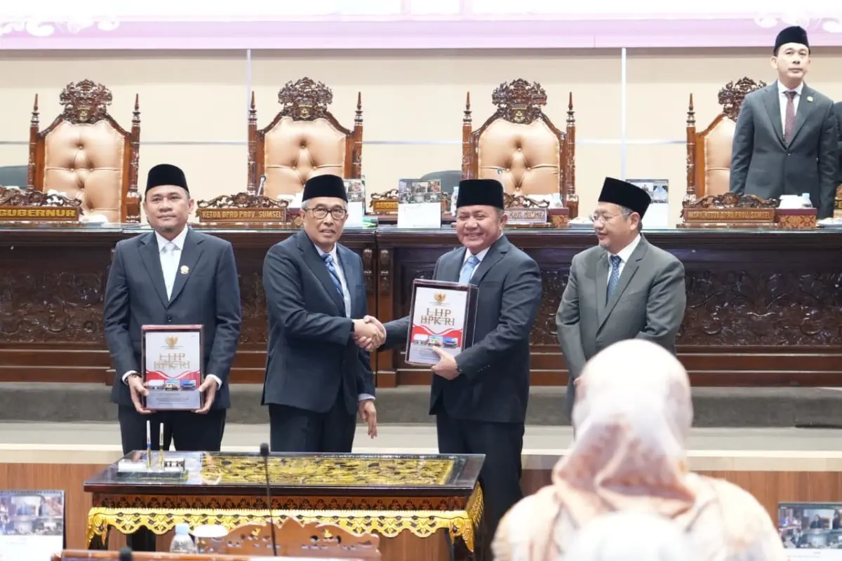 Gubernur Sumsel Herman Deru menerima LHP BPK RI terkait WTP Sumsel 12 kali berturut-turut dalam rapat paripurna DPRD Sumsel