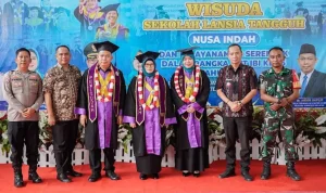 Ketua Tim Penggerak (TP) Pemberdayaan dan Kesejahteraan Keluarga (PKK) Kabupaten Musi Banyuasin (Muba), Hj. Patimah Toha, menghadiri prosesi wisuda Sekolah Lansia Tangguh Nusa Indah. (MUSINEWS.ID/TRI) Ketua Tim Penggerak (TP) Pemberdayaan dan Kesejahteraan Keluarga (PKK) Kabupaten Musi Banyuasin (Muba), Hj. Patimah Toha, menghadiri prosesi wisuda Sekolah Lansia Tangguh Nusa Indah. (MUSINEWS.ID/TRI)