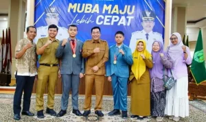 Dua pelajar berprestasi asal Kabupaten Musi Banyuasin (Muba) bersiap membawa nama Indonesia ke panggung sains internasional. Kakak beradik, Kianzhu P Alfarobby (siswa SMP Negeri 6 Unggul Sekayu) dan M. Zaffa P Alfarobby (siswa SMA Negeri 2 Sekayu), lolos sebagai delegasi dalam Lomba Penelitian Belia Tingkat Internasional, yang akan diselenggarakan di Bangkok, Thailand. (MUSINEWS.ID/TRI) Dua pelajar berprestasi asal Kabupaten Musi Banyuasin (Muba) bersiap membawa nama Indonesia ke panggung sains internasional. Kakak beradik, Kianzhu P Alfarobby (siswa SMP Negeri 6 Unggul Sekayu) dan M. Zaffa P Alfarobby (siswa SMA Negeri 2 Sekayu), lolos sebagai delegasi dalam Lomba Penelitian Belia Tingkat Internasional, yang akan diselenggarakan di Bangkok, Thailand. (MUSINEWS.ID/TRI)