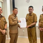 Pemerintah Kabupaten (Pemkab) Muba resmi menunjuk Staf Ahli Bupati Bidang Pembangunan, Akhmad Toyibir, sebagai Pelaksana Tugas (Plt.) Asisten Bidang Perekonomian dan Pembangunan. (MUSINEWS.ID/TRI)