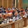 Menteri Pendidikan Dasar dan Menengah Republik Indonesia, Abdul Mu'ti, mengikuti Rapat Kerja dengan Komisi X DPR RI. (foto : kemendikdasmen.go.id)