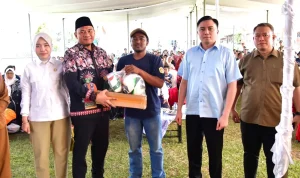 Reses Masa Sidang VI Tahun Anggaran 2026 dengan menggelar pertemuan bersama masyarakat di Desa Mekarsari, Kecamatan Warkuk Ranau Selatan, Kabupaten OKU Selatan, Senin (6/7/2026).