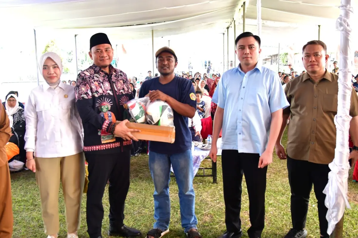 Reses Masa Sidang VI Tahun Anggaran 2026 dengan menggelar pertemuan bersama masyarakat di Desa Mekarsari, Kecamatan Warkuk Ranau Selatan, Kabupaten OKU Selatan, Senin (6/7/2026).