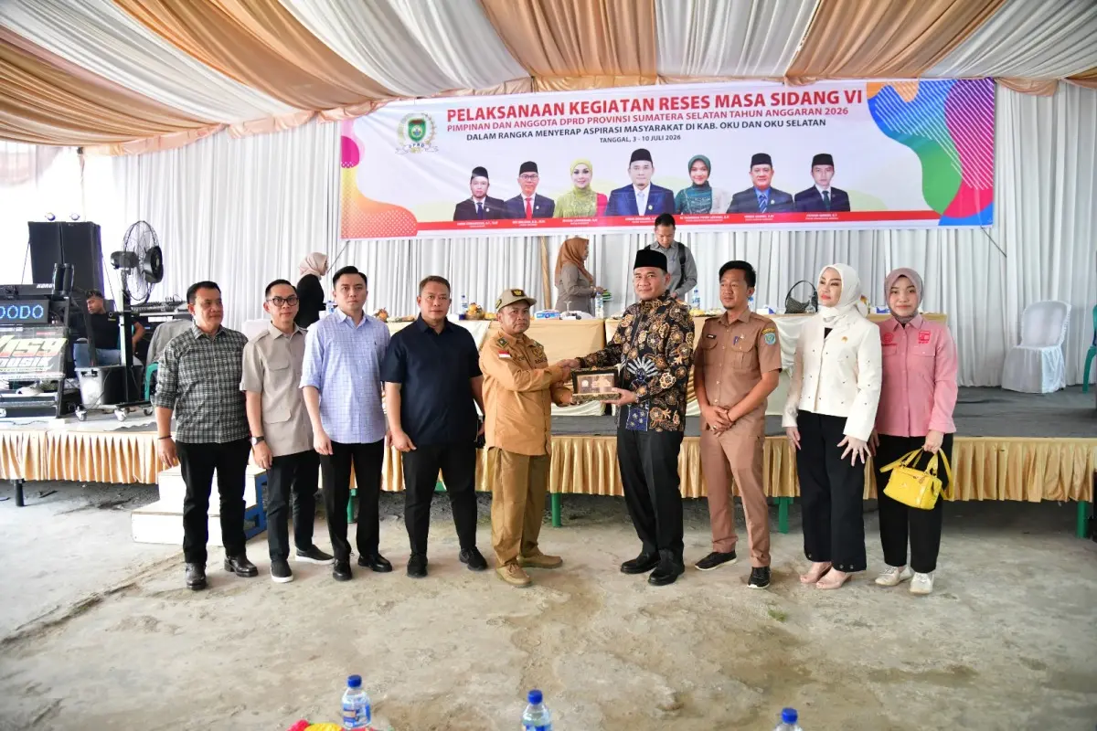 Reses Masa Sidang VI Tahap II Tahun Anggaran 2026 dengan menggelar pertemuan bersama masyarakat di Desa Sipatuhu, Kecamatan Banding Agung, Kabupaten OKU Selatan, Selasa (7/7/2026).