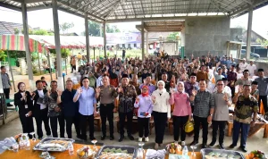 Reses Masa Sidang VI Tahap II Tahun Anggaran 2026 dengan menggelar pertemuan bersama masyarakat di Desa Tanjung Besar, Kecamatan Mekakau Ilir, Kabupaten OKU Selatan, Rabu (8/7/2026). Reses Masa Sidang VI Tahap II Tahun Anggaran 2026 dengan menggelar pertemuan bersama masyarakat di Desa Tanjung Besar, Kecamatan Mekakau Ilir, Kabupaten OKU Selatan, Rabu (8/7/2026).