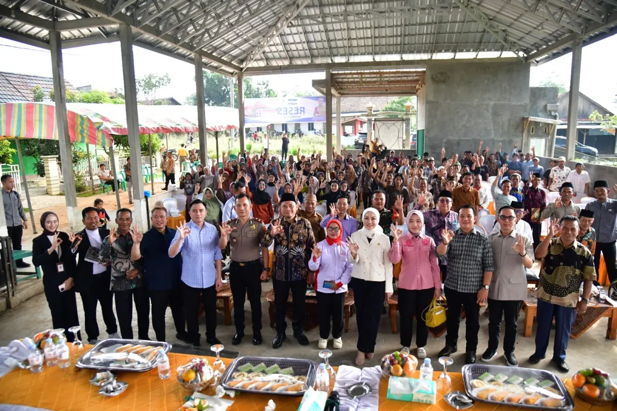 Reses Masa Sidang VI Tahap II Tahun Anggaran 2026 dengan menggelar pertemuan bersama masyarakat di Desa Tanjung Besar, Kecamatan Mekakau Ilir, Kabupaten OKU Selatan, Rabu (8/7/2026).