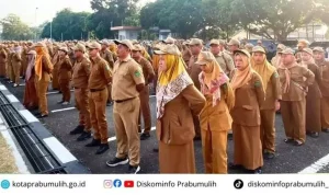 Pemerintah Kota Prabumulih menggelar Apel Mingguan di Lapangan Pemerintah Kota Prabumulih sebagai bagian dari upaya memperkuat disiplin dan meningkatkan kinerja aparatur sipil negara (ASN). Pemerintah Kota Prabumulih menggelar Apel Mingguan di Lapangan Pemerintah Kota Prabumulih sebagai bagian dari upaya memperkuat disiplin dan meningkatkan kinerja aparatur sipil negara (ASN).