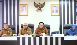 Rapat Koordinasi Lintas Sektor Program JKN UHC yang dihadiri Asisten II Bidang Perekonomian dan Pembangunan Setda Kota Prabumulih, Wawan Gunawan, Ak., CA., mewakili Wali Kota Prabumulih, H. Arlan. Rapat Koordinasi Lintas Sektor Program JKN UHC yang dihadiri Asisten II Bidang Perekonomian dan Pembangunan Setda Kota Prabumulih, Wawan Gunawan, Ak., CA., mewakili Wali Kota Prabumulih, H. Arlan.