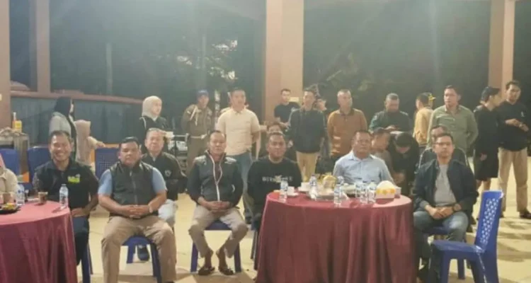 Wali Kota Prabumulih H. Arlan bersama Sekretaris Daerah H. Elman, ST, MM dan sejumlah tamu mengikuti nonton bareng (nobar) laga final Piala Dunia 2026 yang mempertemukan Argentina melawan Spanyol.Berita