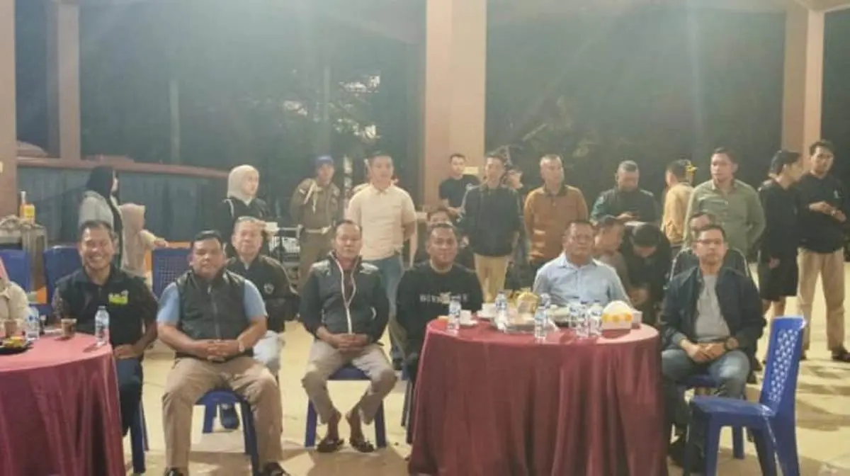 Wali Kota Prabumulih H. Arlan bersama Sekretaris Daerah H. Elman, ST, MM dan sejumlah tamu mengikuti nonton bareng (nobar) laga final Piala Dunia 2026 yang mempertemukan Argentina melawan Spanyol.Berita