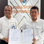 penandatanganan Perjanjian Kerja Sama (PKS) terkait Penerbitan Kartu Kredit Pemerintah (KKP) untuk pengelolaan Uang Persediaan (UP) di Kota Bangko. (MUSINEWS.ID/HAIRUDIN)