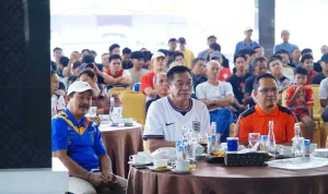 Bupati Muba, Toha, Tohet, bersama Ratusan masyarakat dari berbagai kalangan, memadati lokasi untuk menyaksikan nonton bareng (nobar) perempat final Piala Dunia 2026 antara Argentina melawan Swiss. (MUSINEWS.ID/TRI)
