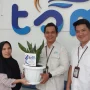 PT Tirta Sriwijaya Maju menyalurkan bantuan tanaman penghijauan serta paket sembako kepada masyarakat di kawasan Kecamatan Alang-Alang Lebar, pada hari Rabu, 1 Juli 2026. (MUSINEWS.ID/TRI)