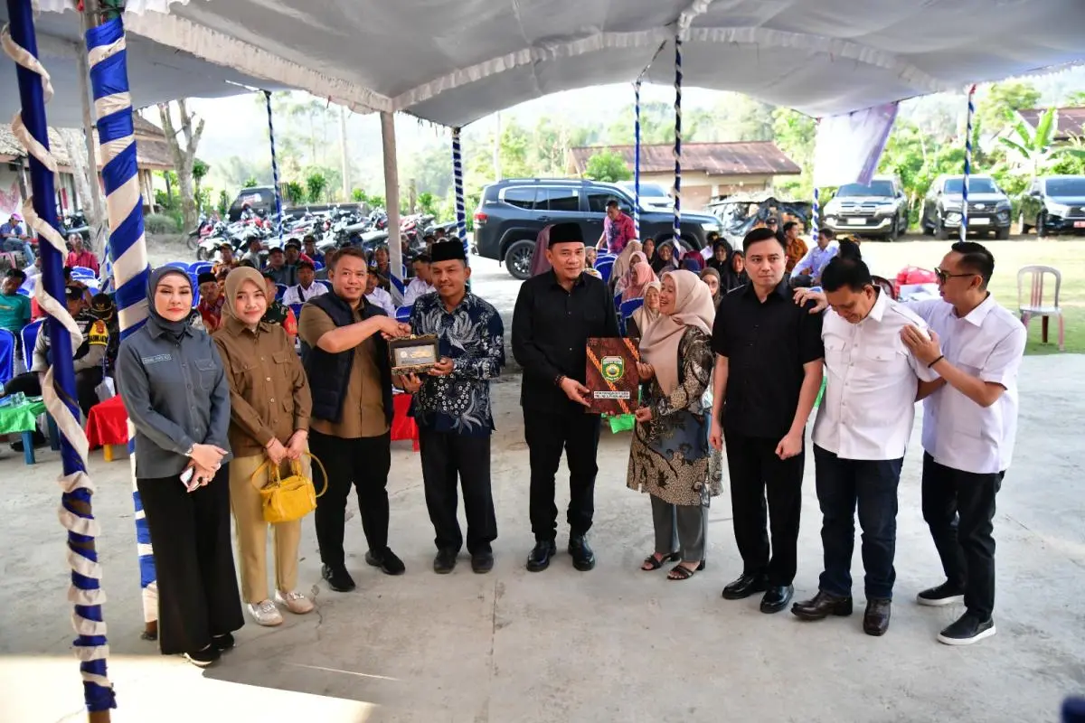 Reses Masa Sidang VI Tahap II Tahun Anggaran 2026 dengan menggelar pertemuan bersama masyarakat di Desa Tanjung Jati, Kecamatan Warkuk Ranau Selatan, Kabupaten OKU Selatan, Selasa (7/7/2026).