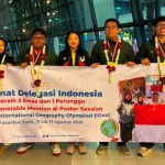 Tim Pelajar Indonesia sukses mencatatkan prestasi gemilang dengan memboyong dua medali emas, satu medali perunggu, serta honorable mention poster presentation pada ajang International Geography Olympiad (iGeo) 2026 di Istanbul, Turki. (foto : KEmendikdasmen.go.id)