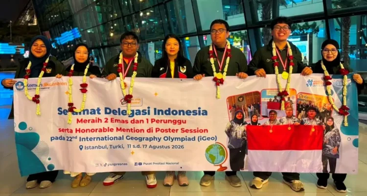 Tim Pelajar Indonesia sukses mencatatkan prestasi gemilang dengan memboyong dua medali emas, satu medali perunggu, serta honorable mention poster presentation pada ajang International Geography Olympiad (iGeo) 2026 di Istanbul, Turki. (foto : KEmendikdasmen.go.id)